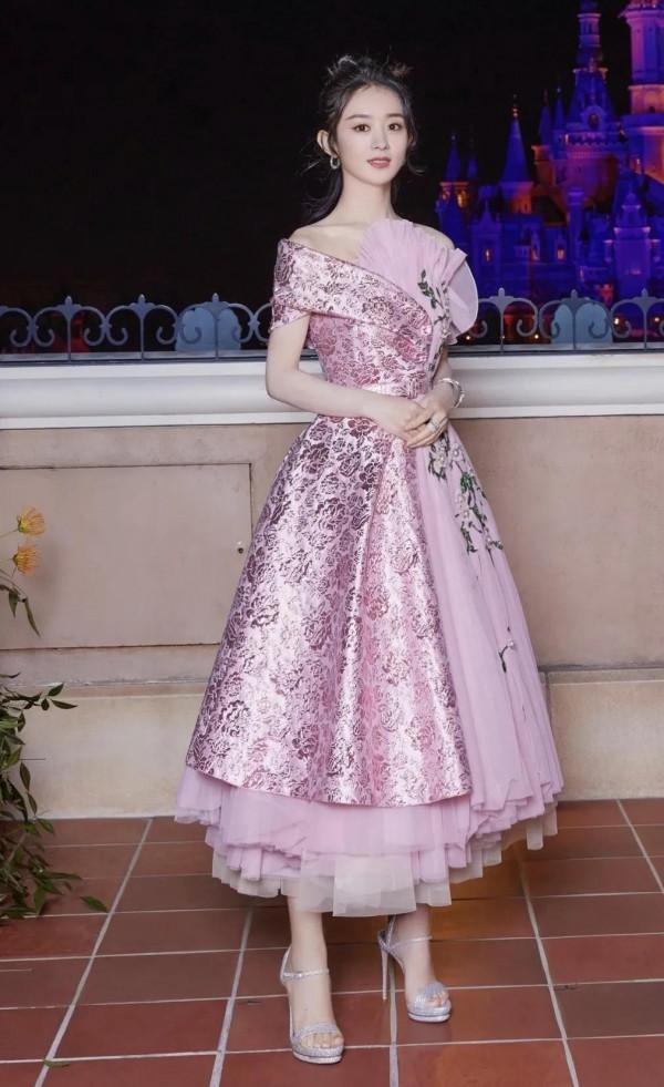 趙麗穎粉色公主裙穿上恨天高美麗動人