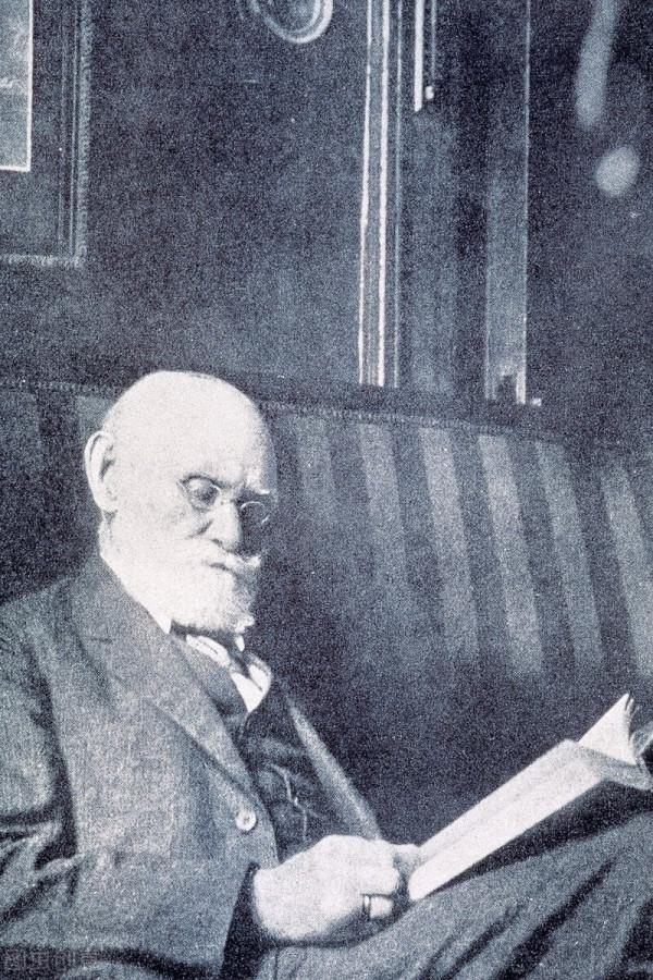 科學的步伐來源於不懈努力 興趣的培養造就科技尖端人才(第八講) 科學的步伐來源於不懈努力 興趣的培養造就科技尖端人才(第八講)