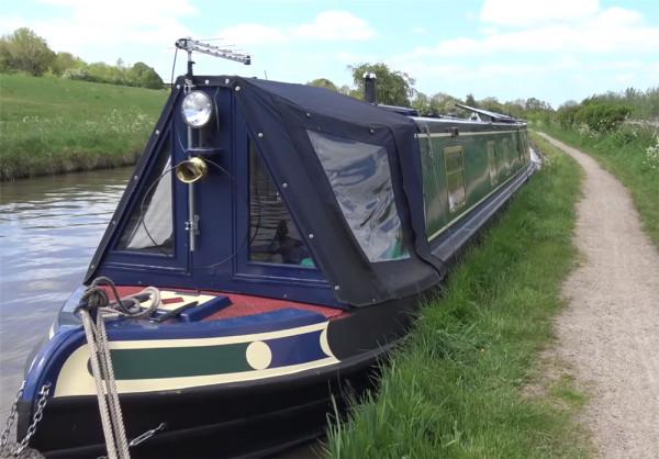 52歲的他放棄一切，住進33㎡“房船”中漂泊流浪，一晃已生活5年