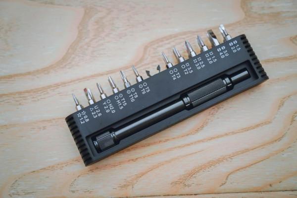 歷史低價買到九盤位萬兆 NAS 機皇：威聯通 TS-H973AX