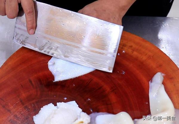 魷魚這樣做簡單又快捷，學會這個幾個技巧，魷魚鮮嫩Q彈，味道鮮