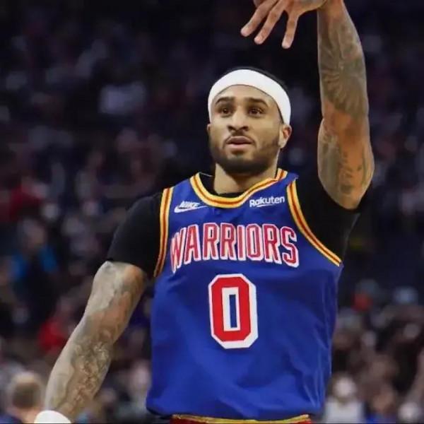 勇士能打球的人太多，也是一種煩惱，科爾若及時變陣，勇士或贏球