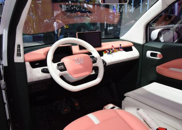 賣5萬還配女王副駕？奇瑞QQ冰淇淋情人節推特別版：首位車主白送