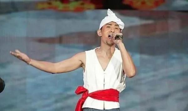 “放羊娃”阿寶：真實身份被揭穿，“草根歌王”的神話也就破滅了