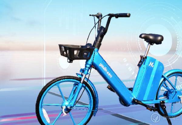 「晚報」華為首款縱向摺疊屏售價 8988 元/年度十大“無用”商品出爐