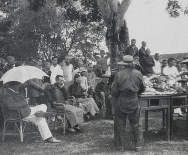 104歲老人逝世，子女在整理遺物時，才知道父親的真正身份