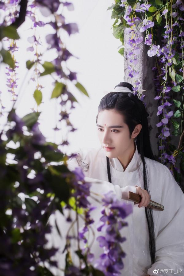 《眼裡餘光都是你》飆升榜第一，男二“曹評”比男主羅正還帥