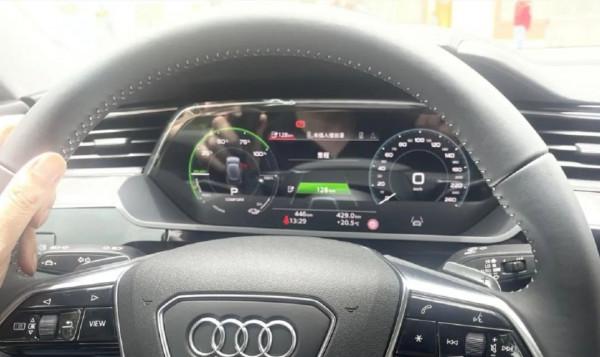 試駕奧迪e-tron Sportback:充電40分鐘,撒歡爬了座3200米高的山 試駕奧迪e-tron Sportback:充電40分鐘,撒歡爬了座3200米高的山