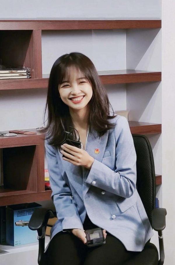 為啥要把央視記者王冰冰&OpenCurlyDoubleQuote;娛樂化&rdquo;，戴個眼鏡也能上熱搜？