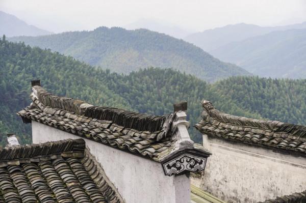 俗話說“造屋不造山脊首”,這座村莊為何偏建在險峻的山脊上? 俗話說“造屋不造山脊首”,這座村莊為何偏建在險峻的山脊上?