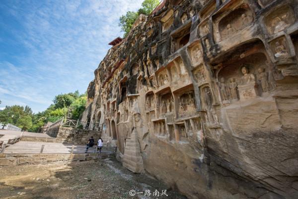 四川廣元這片懸崖佛窟好壯觀，未來有望成為世界遺產，你去過嗎？