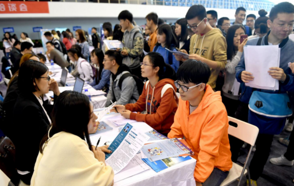 95後又現“新式啃老”，畢業不是考研就是考公，家長有苦難言