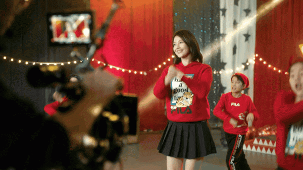 高圓圓演戲演的好，可是沒想到她跳起舞來同樣可愛，比小朋友都萌