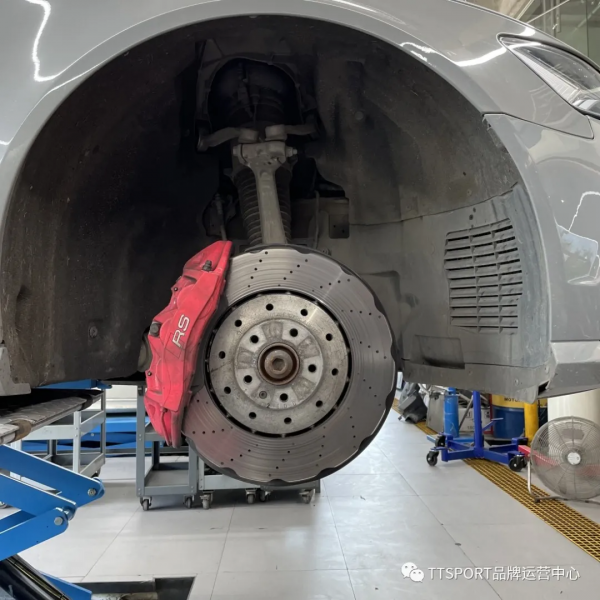 改裝案例 | 奧迪RS6升級前十後四陶瓷剎車套裝 改裝案例 | 奧迪RS6升級前十後四陶瓷剎車套裝