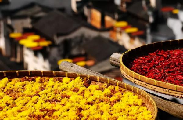 9月去正好！適合小住幾日的8座絕美古鎮，人少景美，清幽安逸