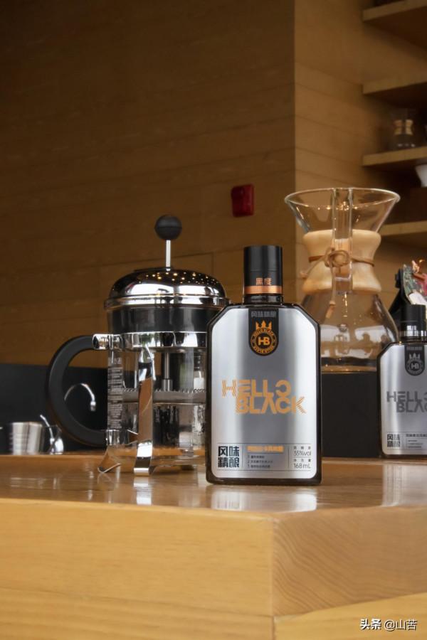 有酒、有故事的HELLO BLACK,被年輕人們捧上天了 有酒、有故事的HELLO BLACK,被年輕人們捧上天了