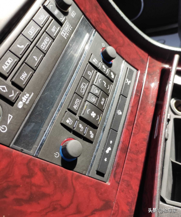 15萬的凱迪拉克凱雷德沒人要，檢車過程很心塞，買家：不伺候它