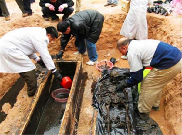 江西發現春秋時期的大型古墓，墓中竟是47名年輕女子，她們是誰？