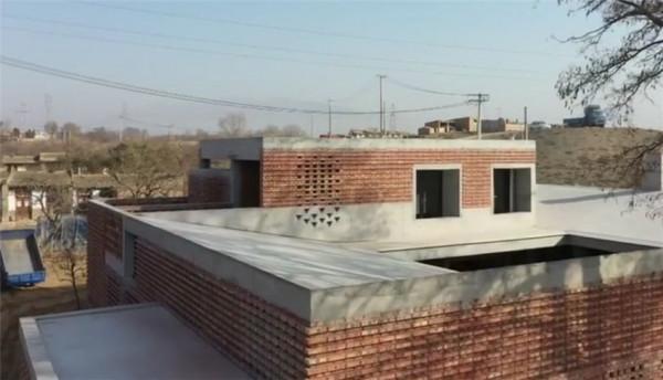 甘肅一家老農花132萬改造房子，卻被整成紅磚毛坯房？網友：心疼