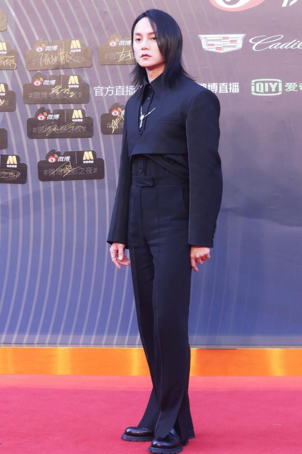 2021辣眼明星 &vert; 愛馬仕哭了，花多少錢才能讓吳宣儀不揹我們的包？