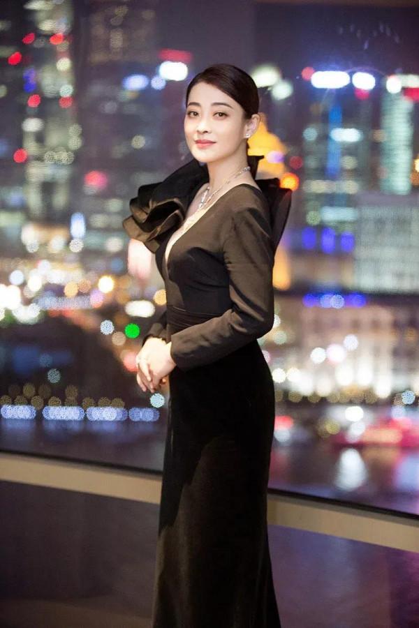 “絕世美人”梅婷的狗血愛情：為導演散盡家財，如今苦盡甘來