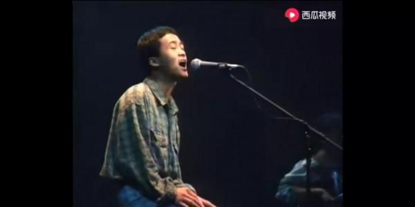 一場演唱會，主唱立了遺囑，四大天王和王菲只能坐在臺下當觀眾