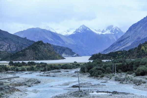 川藏騎行意義何在？13驢友雨中起爭執，結果太氣人