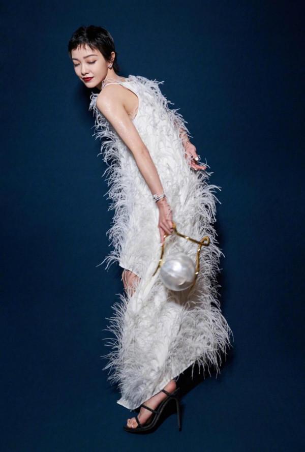 郭采潔雖然長得幼稚,穿衣風格卻很成熟,看著太有女人味 郭采潔雖然長得幼稚,穿衣風格卻很成熟,看著太有女人味