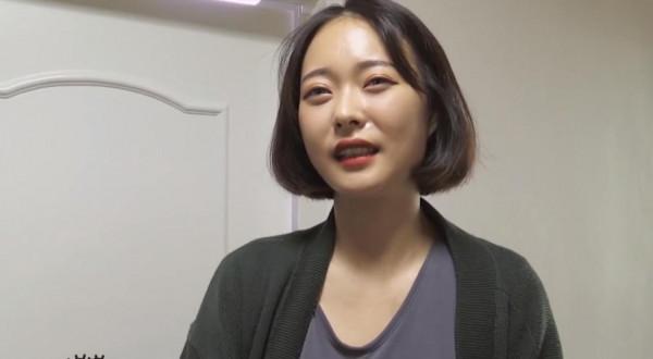 韓國女子瘋狂出汗不止,3秒鐘便流汗成河,咯吱窩腳心全身都是汗 韓國女子瘋狂出汗不止,3秒鐘便流汗成河,咯吱窩腳心全身都是汗