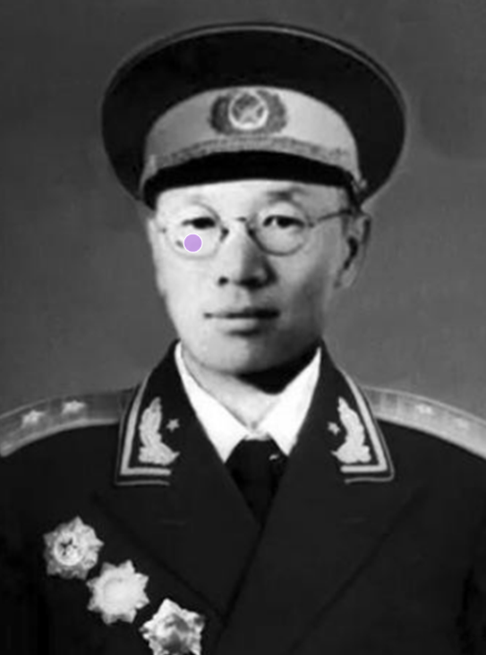 1977年萬毅向黨中央提一請求，鄧小平看後批示：他過去是有貢獻的