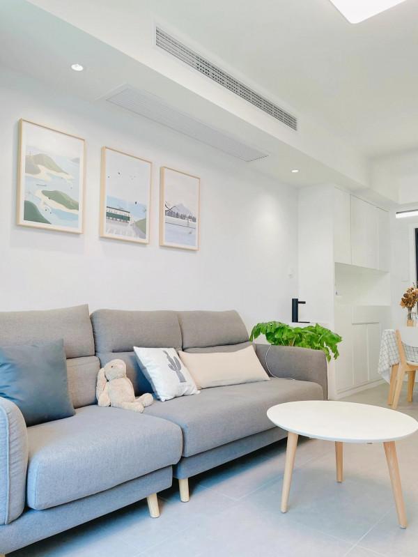 只有年輕人喜歡的極簡風，花了30萬，如今入住8個月地板越來越亮