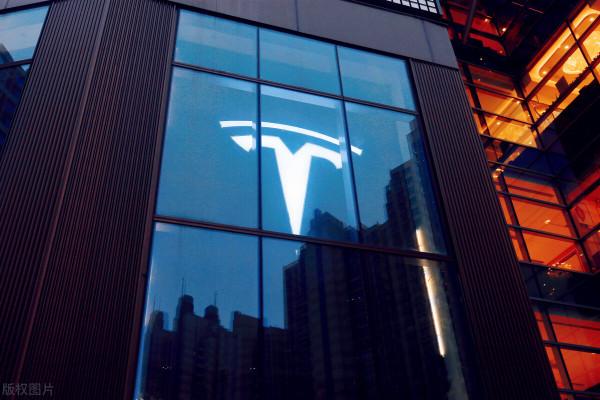 寶馬設計師菲斯克，07年涉嫌剽竊特斯拉開公司被起訴，如今怎樣？