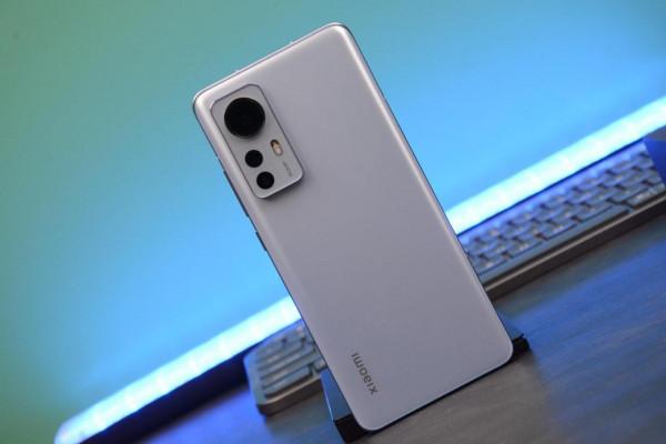 iPhone使用者換安卓手機的最佳之選，價格便宜體驗卻不差，今晚開售