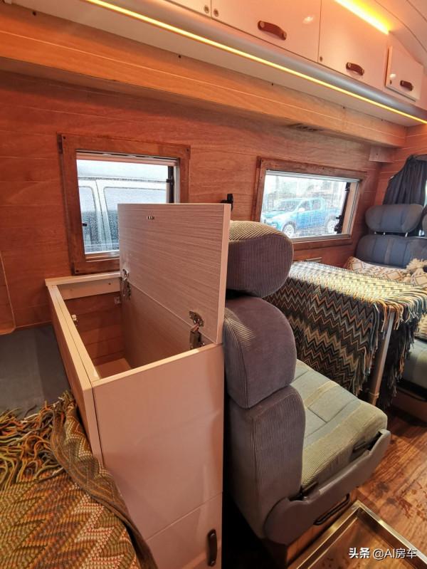 顏值高功能多，帶2&period;0T雙驅，13m&sup3;空間，2人用的大通vanlife露營車