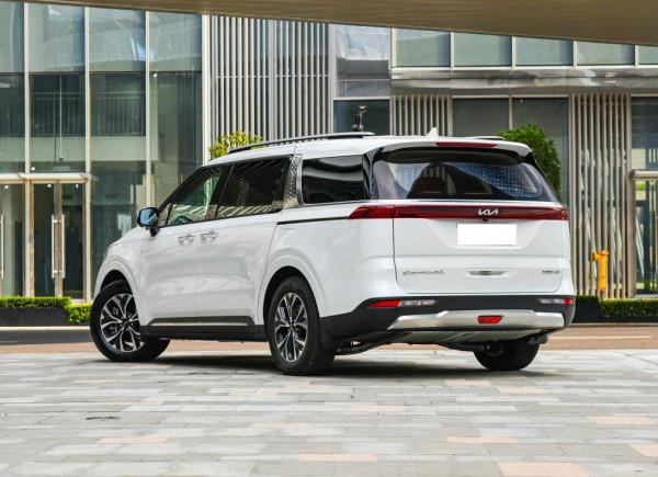 家裡人口多，買MPV更合適，可以看看這兩款，安靜舒適還省油