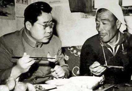 他曾任國家經委第一副主任，23歲正處，32歲副部，36歲任省委書記