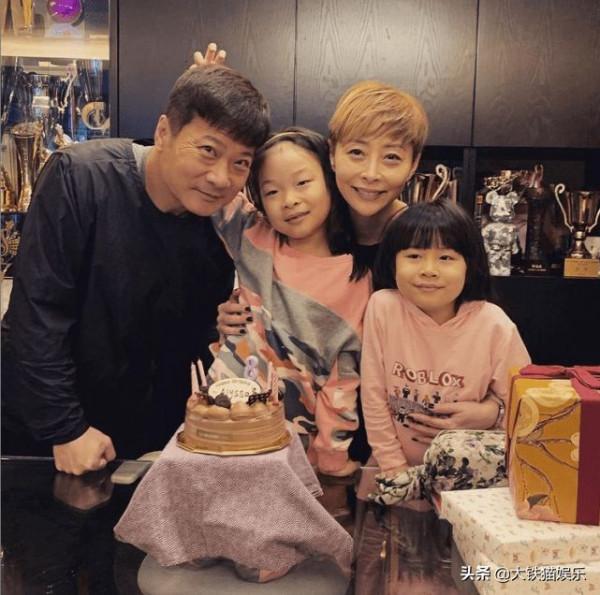 5對真夫妻演對手戲,大型“家暴”現場,回家真的不用跪榴蓮嗎 5對真夫妻演對手戲,大型“家暴”現場,回家真的不用跪榴蓮嗎