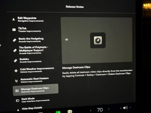 特斯拉「聖誕節」車機更新來了，新 UI、燈光秀、盲點攝像頭等