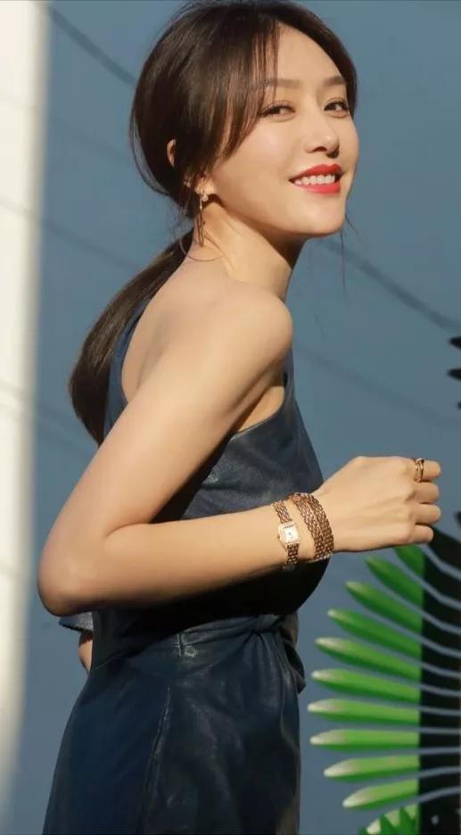 秦嵐美照一冊，欣賞