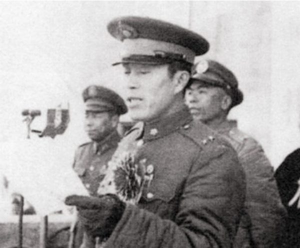 54年鄭洞國收到金字請帖，赴宴中南海：毛主席：你的名字很響亮嘛