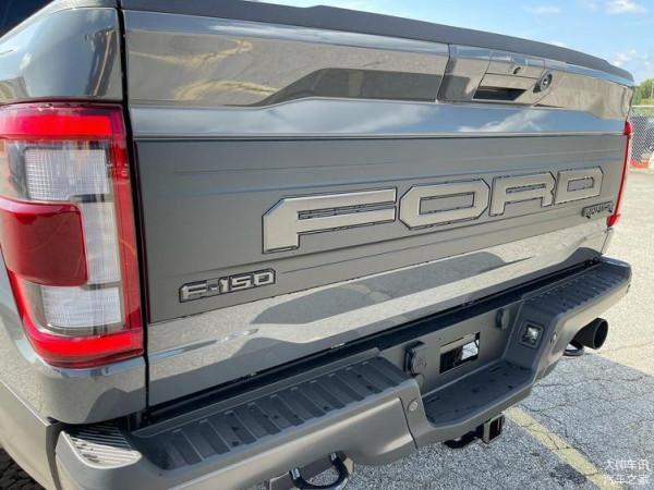 硬派越野皮卡，全新福特F-150猛禽海外街拍，給你兇悍不羈的體驗