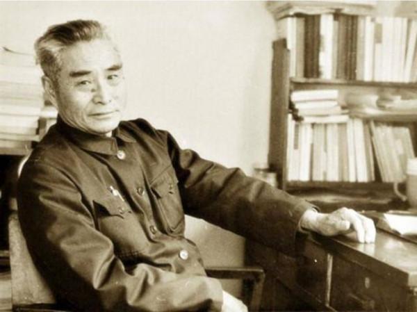 杜聿明被蒙哥馬利一句話問懵，周恩來巧妙救場：他壯士斷腕仍英雄