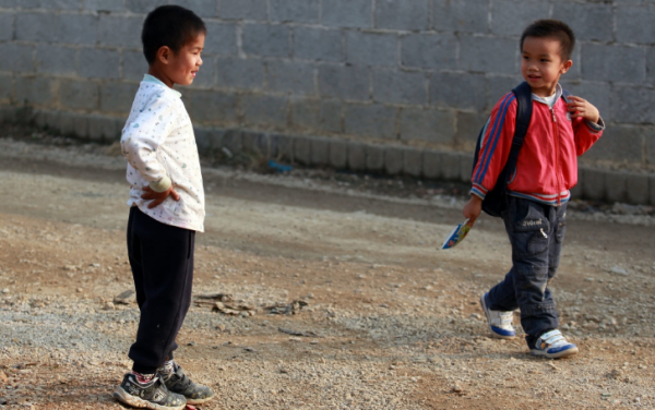 父母患艾滋去世，6歲小兒被村民隔絕，他開始獨立生活，酷愛練武
