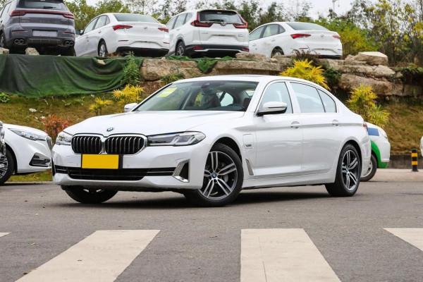 體驗寶馬5系PHEV，6.7秒破百帶空氣懸架，舒適與運動兼備