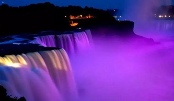 分享圖片&mdash;&mdash;世界彩色大瀑布