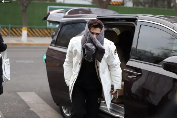 春晚第一次聯排，明星下班走在大街上被抓拍，大家看看都有誰