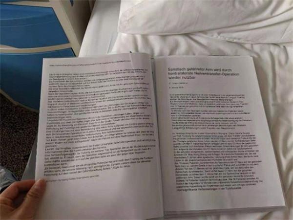 西方醫學界對腦癱束手無策，德國母親攜子赴上海求醫，手術成功