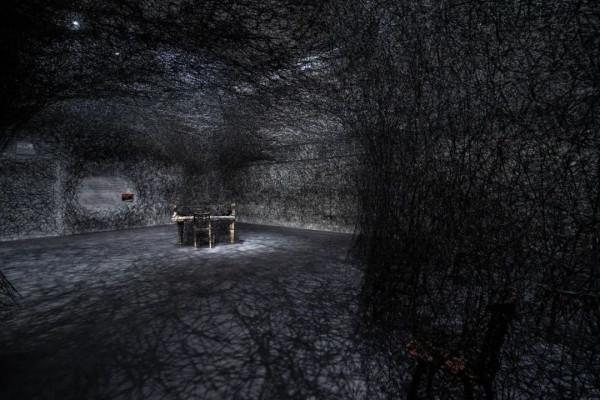 鹽田千春:紅與黑之間 缺席中的存在 鹽田千春:紅與黑之間 缺席中的存在