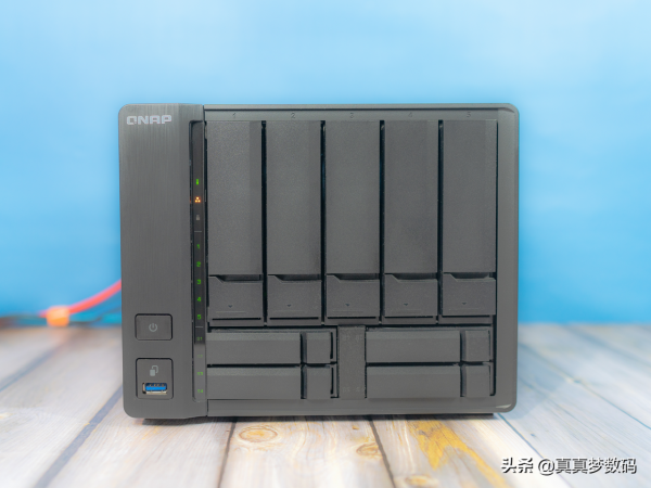 群暉粉的QNAP TVS-951N四個月使用感受：超高性價比9盤位個人NAS