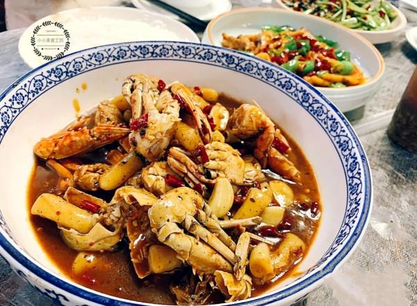 3個湖南人去江西玩，點了4個特辣菜，老闆勸不住，嘗完後傻眼了